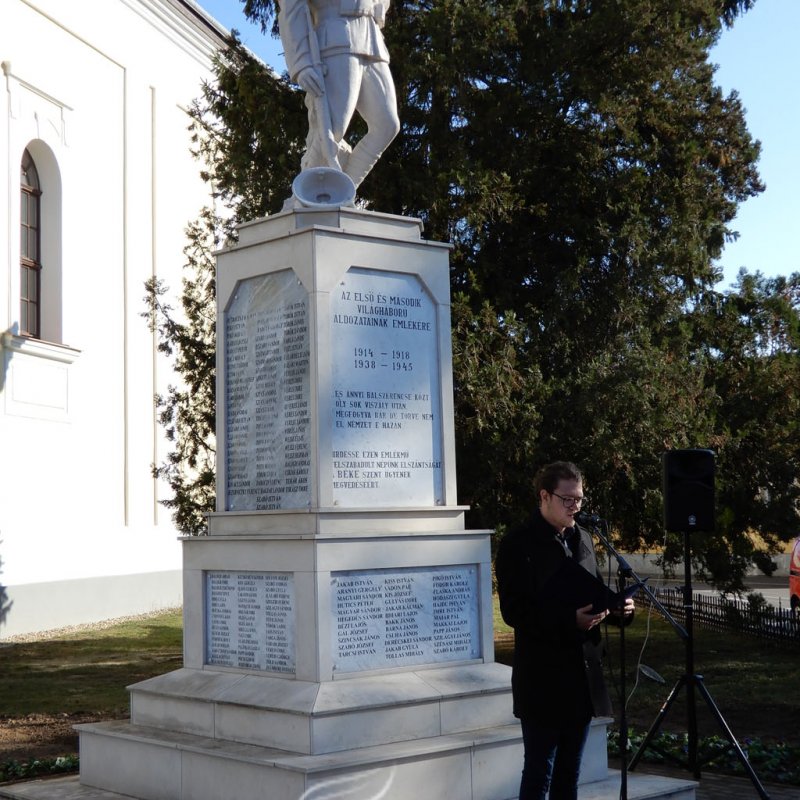 Emléktábla avatás 02